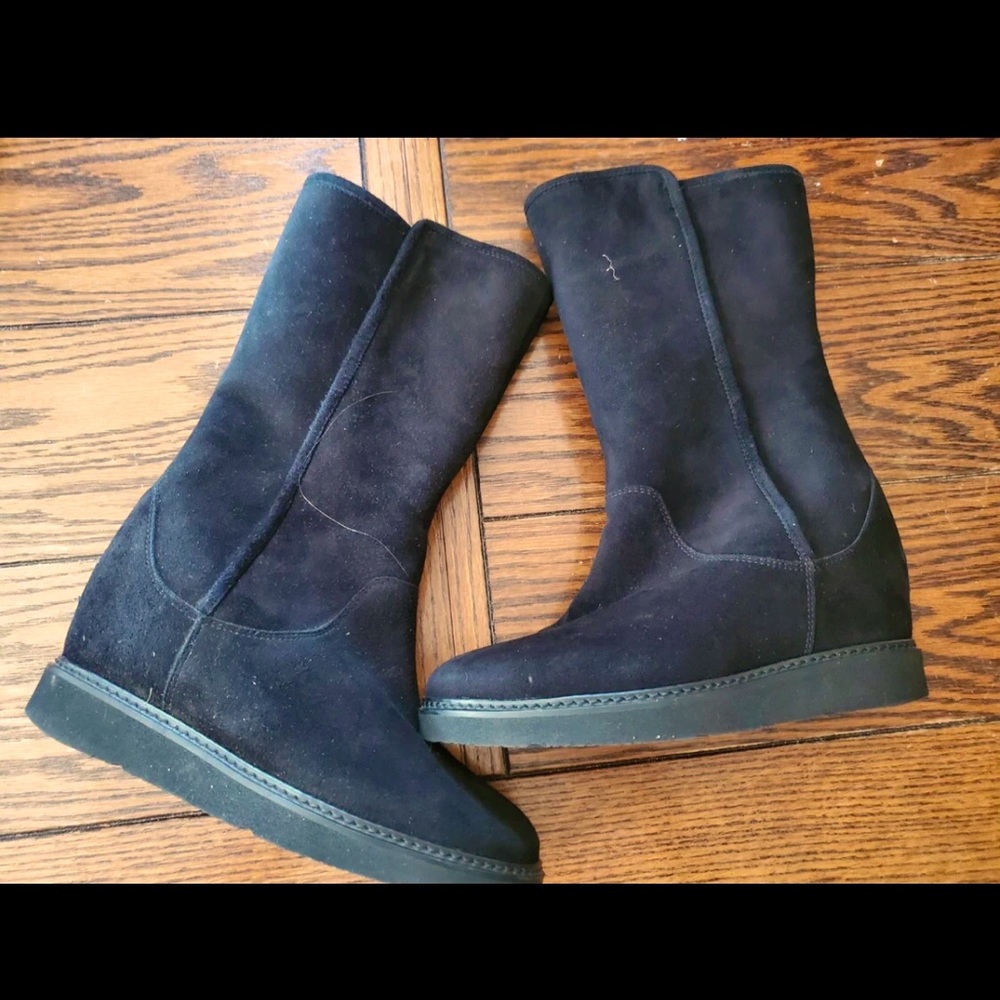 PROCE DROP!! NWOT UGG Collection Black suede boots sz 7